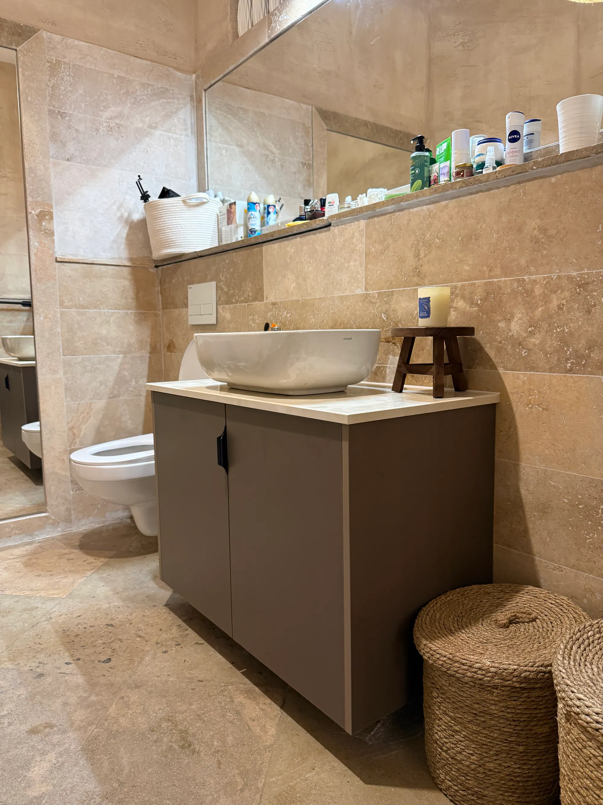 კომპაქტური ავეჯი აბაზანისთვის — პროექტის ფოტო
